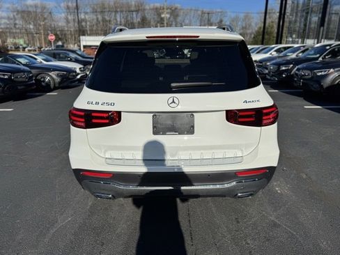 Used 2026 Mercedes-Benz GLB 250 4MATIC image 4
