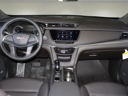 New 2026 Cadillac XT5 Luxury image 14