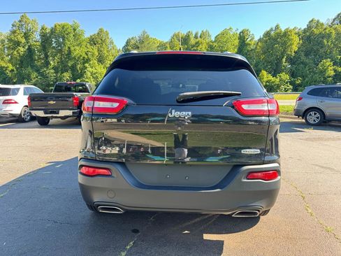 Used 2015 Jeep Cherokee Latitude w/ Comfort/Convenience Group AWD/4WD image 6