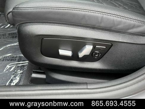 Used 2022 BMW 530e xDrive w/ Premium Package image 16