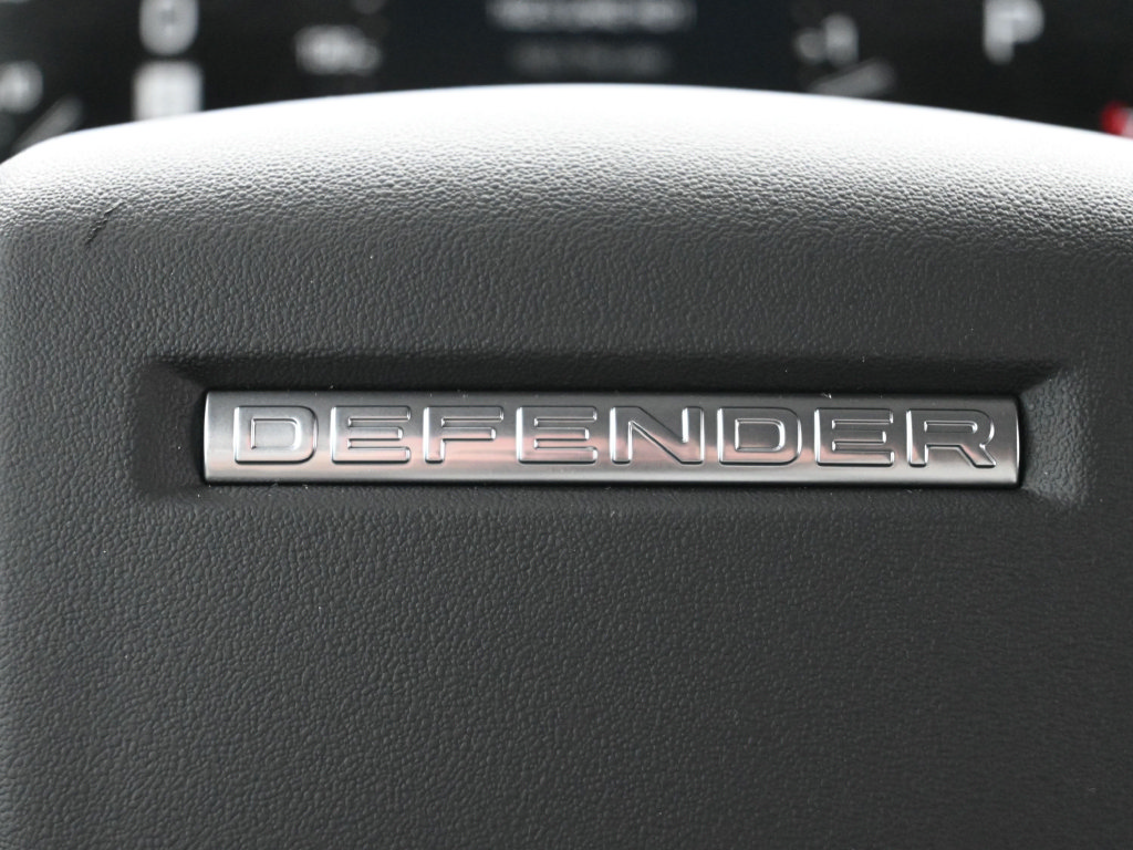 Used 2025 Land Rover Defender 110 X-Dynamic SE AWD/4WD image 19
