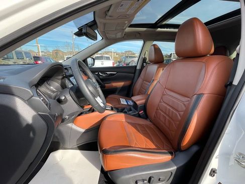 Used 2019 Nissan Rogue SL w/ Premium Package image 24