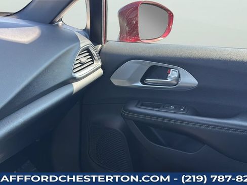 Used 2019 Chrysler Pacifica Touring Plus w/ S Appearance Package FWD image 13