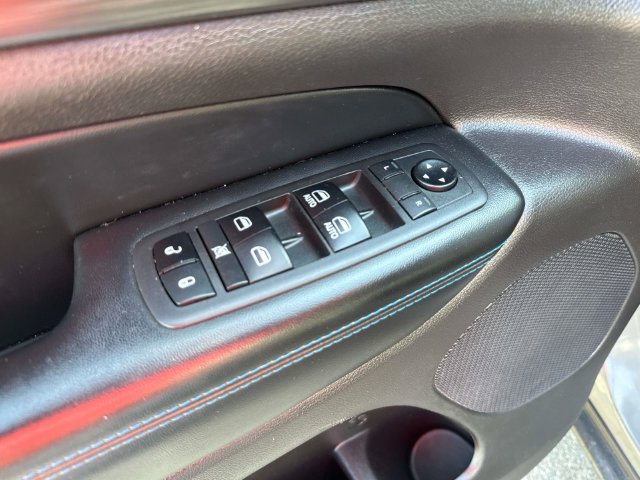 Used 2019 Jeep Grand Cherokee Laredo AWD/4WD image 14