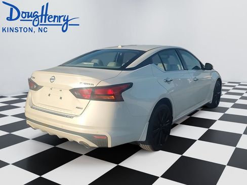 Used 2022 Nissan Altima 2.5 Platinum image 5