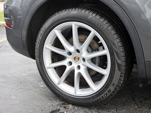 Used 2019 Porsche Cayenne AWD/4WD image 6