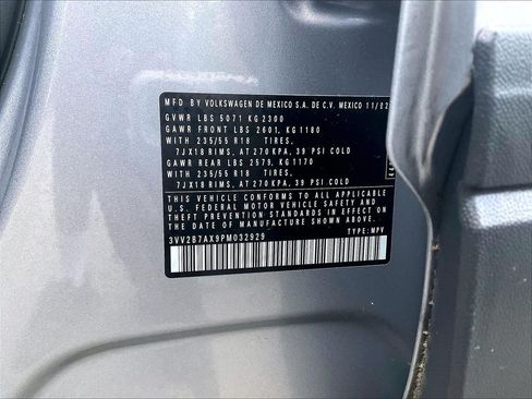Used 2023 Volkswagen Tiguan SE AWD/4WD image 35