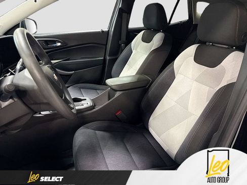 Used 2024 Chevrolet Trax LS w/ LS Convenience Package FWD image 23