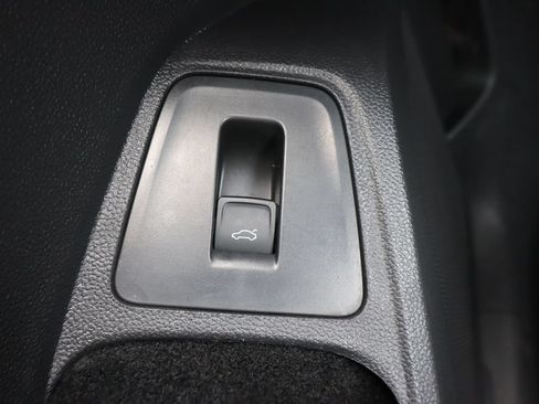 Used 2022 Volkswagen Tiguan SE AWD/4WD image 16