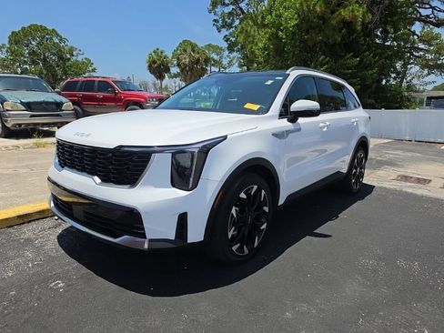 Certified 2024 Kia Sorento EX w/ Panoramic Sunroof Package FWD image 4