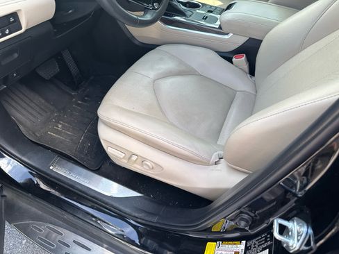 Used 2023 Toyota Highlander Limited AWD/4WD image 6
