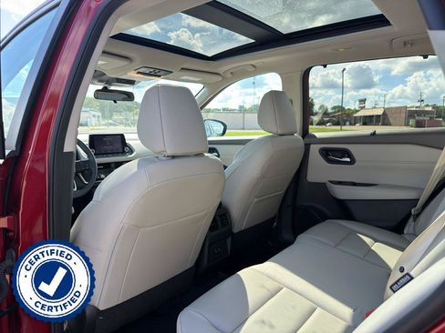 Used 2024 Nissan Rogue SV w/ SV Premium Package FWD image 2