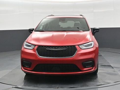 Used 2025 Chrysler Pacifica Limited FWD image 9
