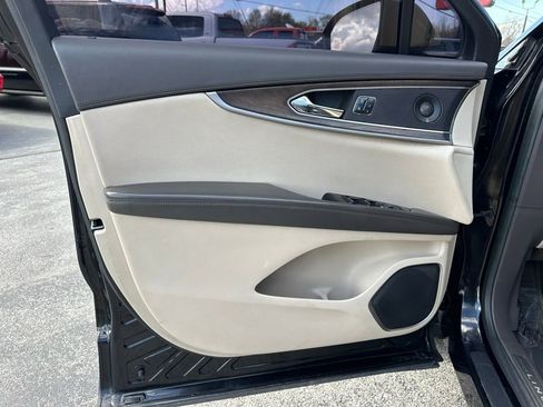 Used 2016 Lincoln MKX Reserve w/ Technology Package FWD image 16