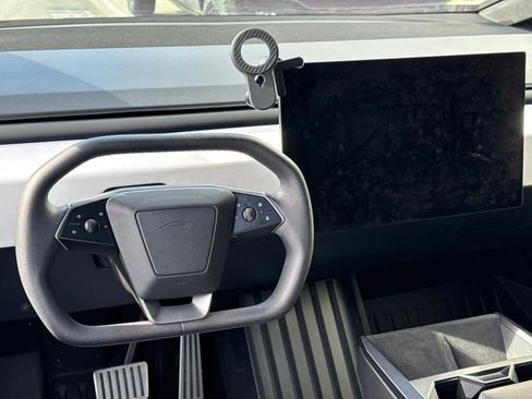 Used 2024 Tesla Cybertruck AWD Crew Cab image 16