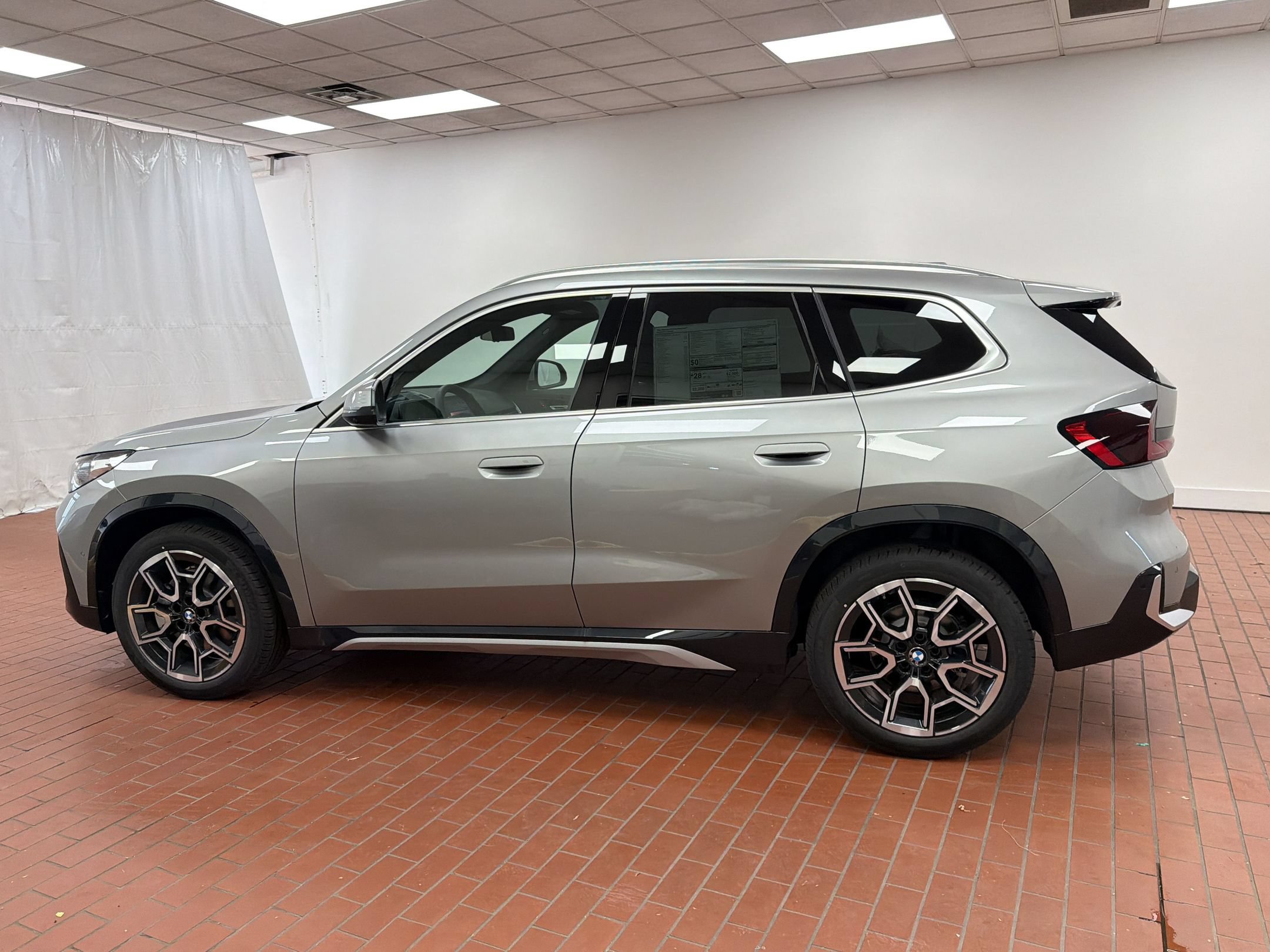 Used 2026 BMW X1 xDrive28i w/ Technology Package AWD/4WD image 2