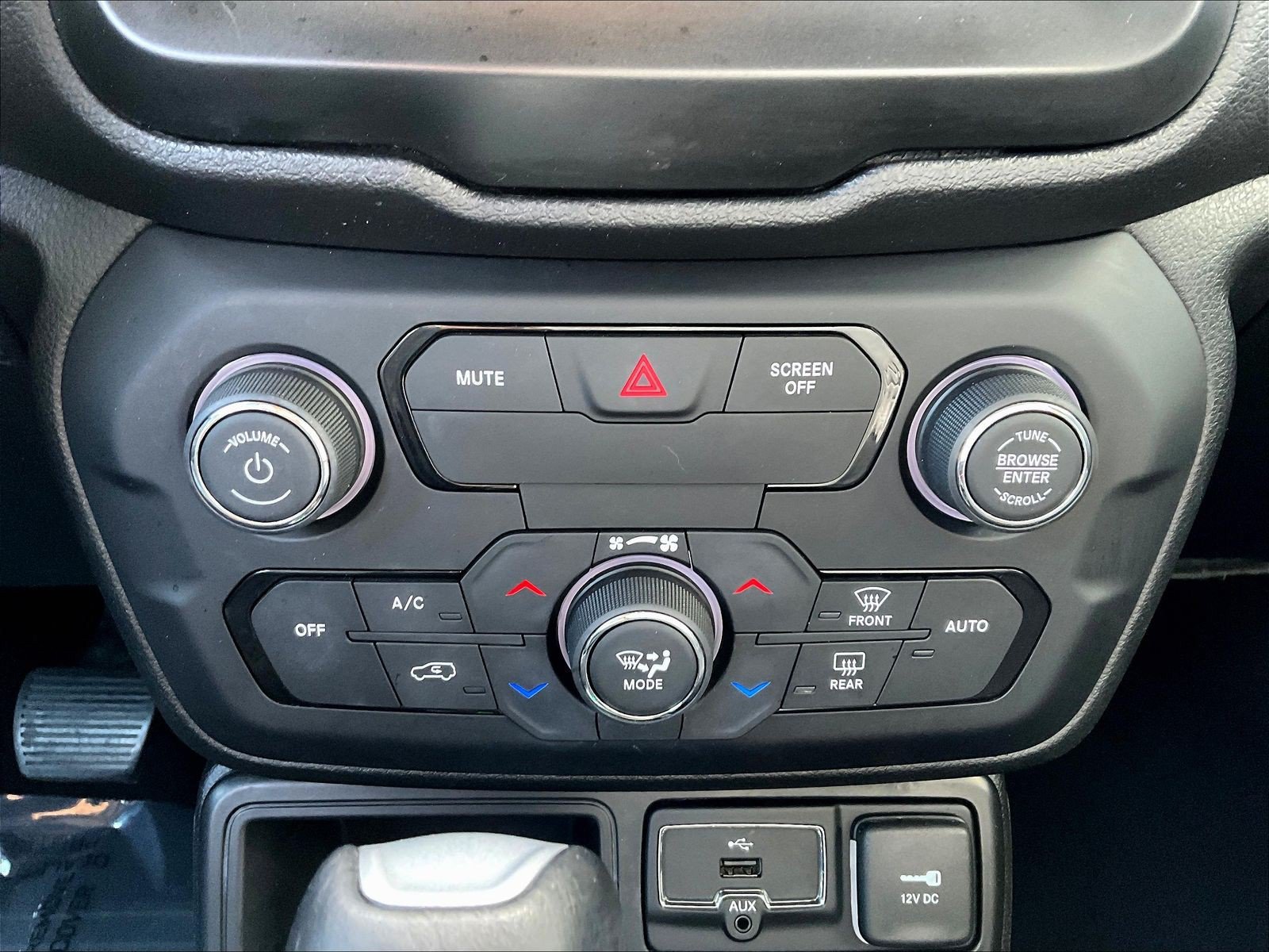 Used 2018 Jeep Renegade Limited FWD image 15