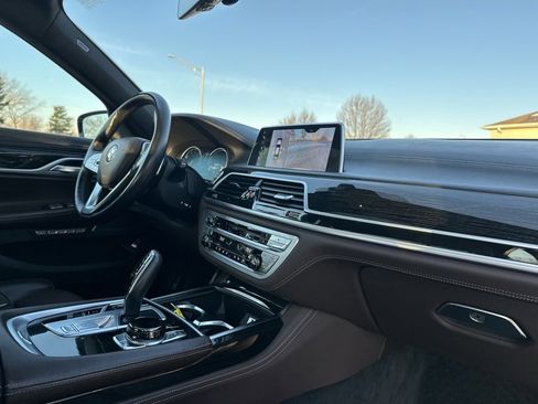 Used 2017 BMW 750i xDrive image 25