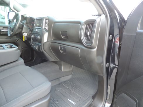 Used 2021 Chevrolet Silverado 2500 Custom w/ Custom Value Package image 16