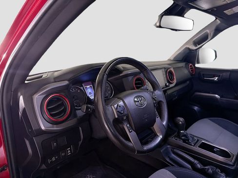 Used 2021 Toyota Tacoma TRD Sport w/ Technology Package image 9