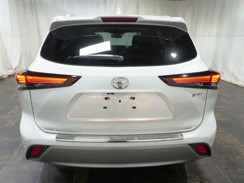 Used 2026 Toyota Highlander Platinum AWD/4WD image 4