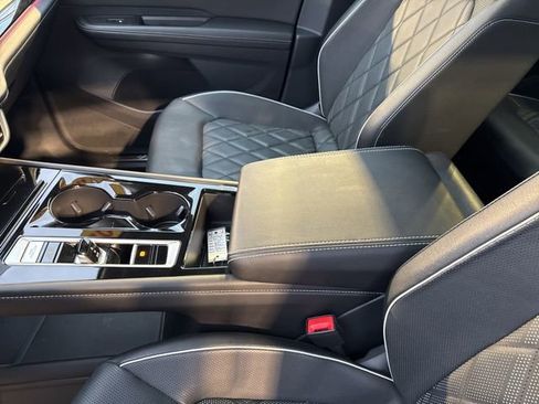 Used 2024 Volkswagen Atlas SEL Premium R-Line image 17