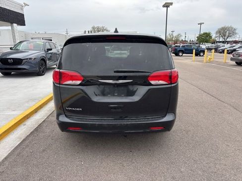 Used 2022 Chrysler Voyager LX FWD image 8