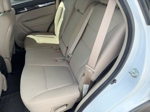Used 2015 Kia Sorento LX AWD/4WD image 12