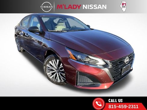 Used 2024 Nissan Altima 2.5 SV image 1