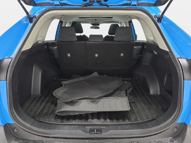 Used 2019 Toyota RAV4 LE w/ All Weather Liner Package AWD/4WD image 32