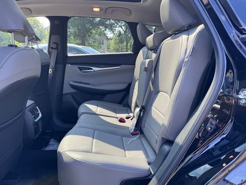 New 2025 INFINITI QX50 Luxe image 18