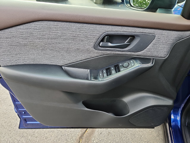 Used 2023 Nissan Rogue S AWD/4WD image 13