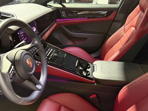 Used 2025 Porsche Panamera 4 image 39