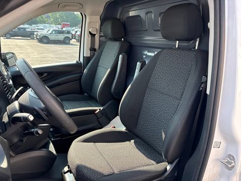 Used 2023 Mercedes-Benz Metris image 9