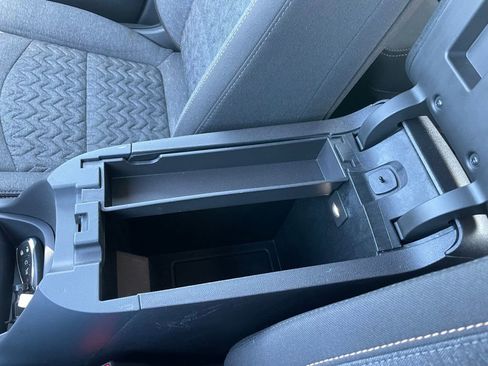 Used 2024 Chevrolet Equinox LT image 48