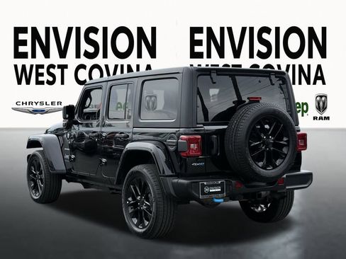 Used 2023 Jeep Wrangler Unlimited Sahara image 7