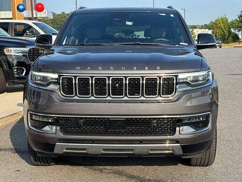 Used 2023 Jeep Wagoneer L Series III w/ Premium Group I AWD/4WD image 2