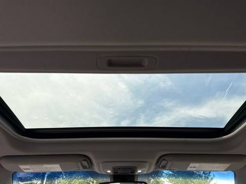 Used 2018 Toyota Camry SE w/ Moonroof Package FWD image 21