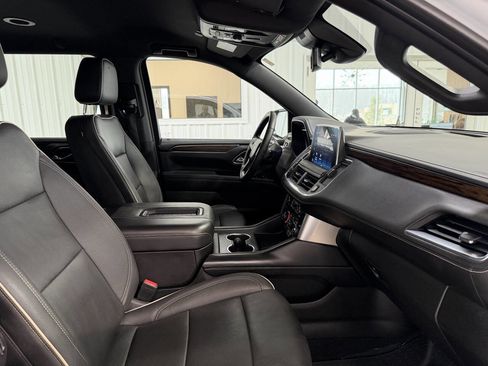 Used 2023 Chevrolet Suburban Premier image 39