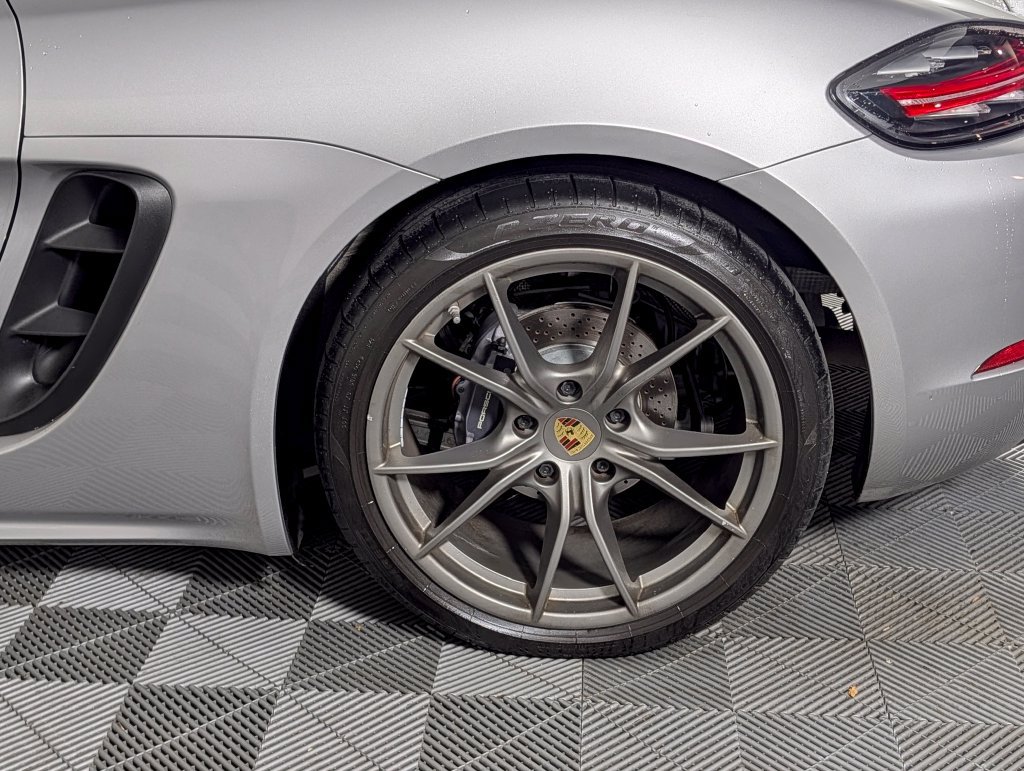 Used 2021 Porsche 718 Boxster RWD image 12