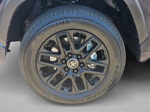 Used 2025 Toyota Tundra Limited AWD/4WD image 23