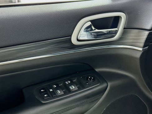 Used 2019 Jeep Grand Cherokee Limited AWD/4WD image 21