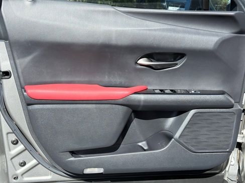 Used 2019 Lexus UX 200 image 13