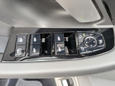 Used 2026 BMW M5 w/ Executive Package image 15