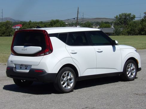 Used 2022 Kia Soul LX w/ Technology Package FWD image 6