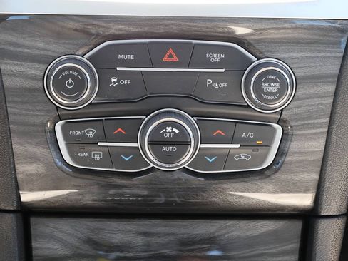 Used 2022 Chrysler 300 Touring L AWD/4WD image 21