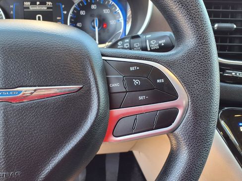 Used 2020 Chrysler Voyager Lxi image 22