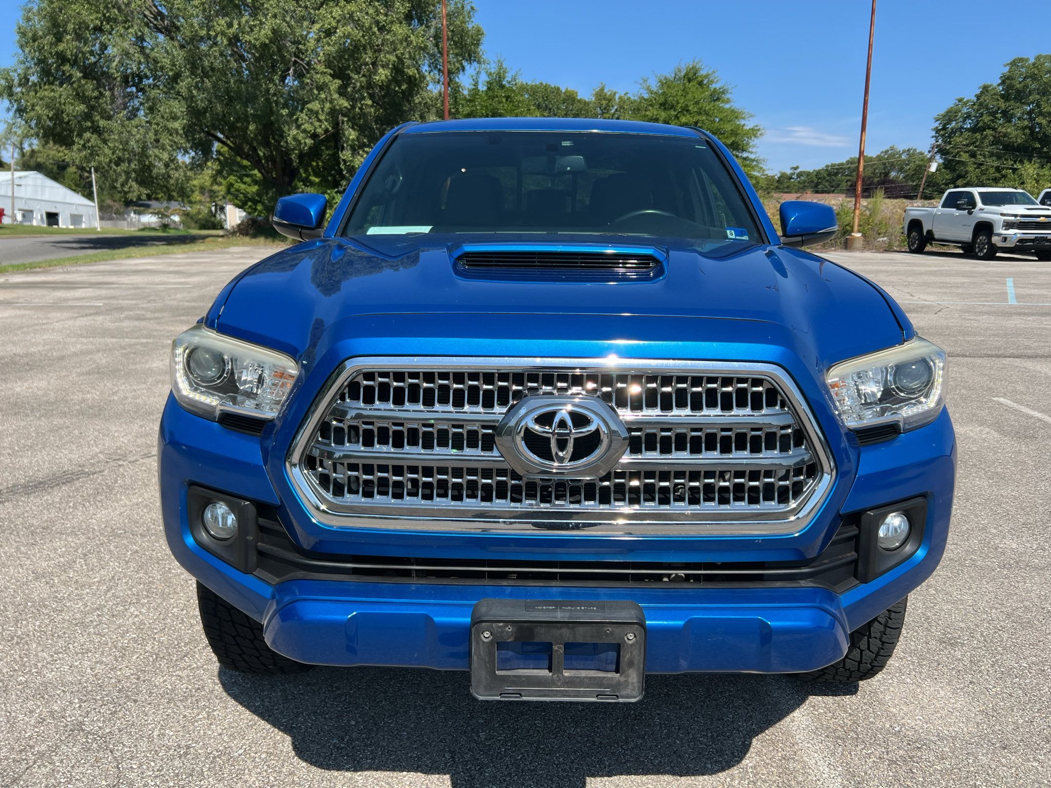 Used 2016 Toyota Tacoma TRD Sport w/ Towing Package AWD/4WD image 8
