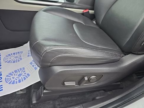 Certified 2022 Kia Carnival LX FWD image 25