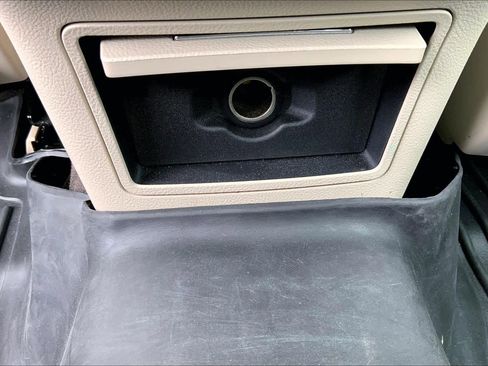 Used 2017 Lincoln Continental Premiere image 33